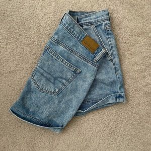 American Eagle mom shorts